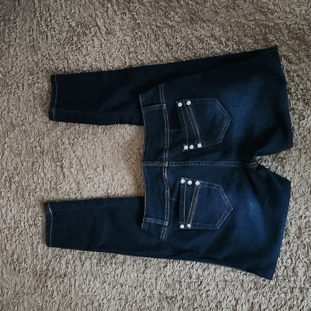 Dark denim skinny jeans!! - Picture 6 of 8